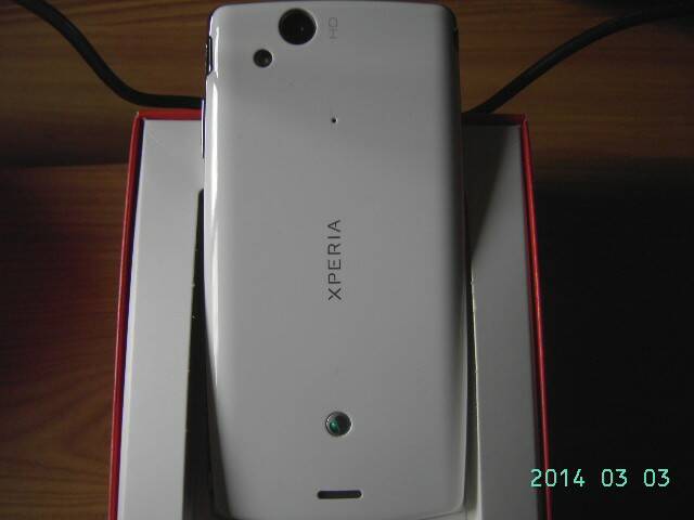 Sony Ericsson ARC S 白 LT18i 004.jpg