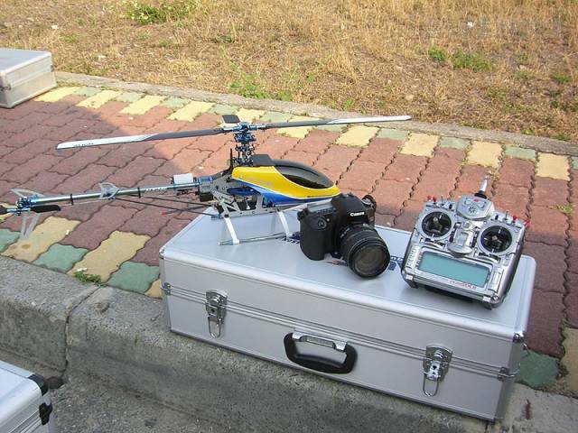 飛行三寶，相機、遙控、直昇機