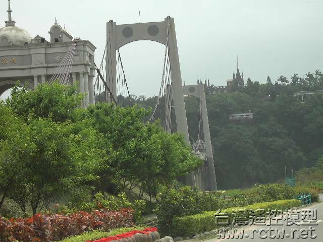 看見行人吊橋