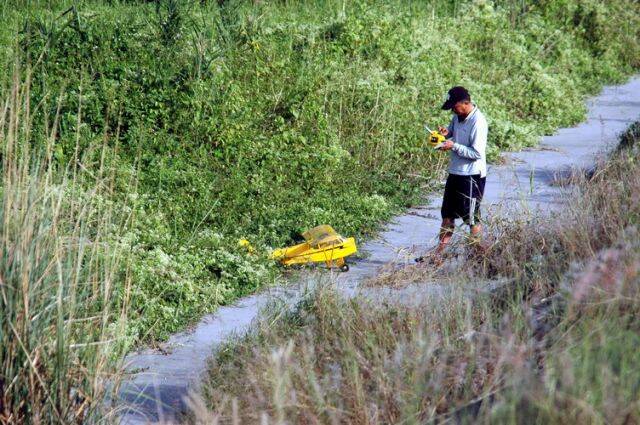 慘ㄌ~~頭跟身體分離ㄌ...應該還可以修