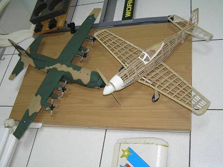 1/48  C-130模型