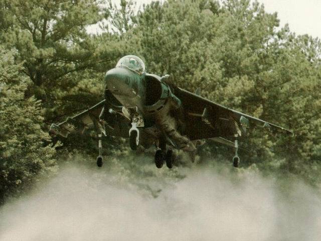 AV-8_Harrier_in_takeoff.jpg