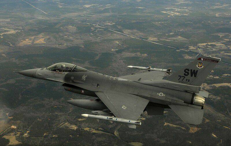 F-16CJ_Fighting_Falcon-800.jpg