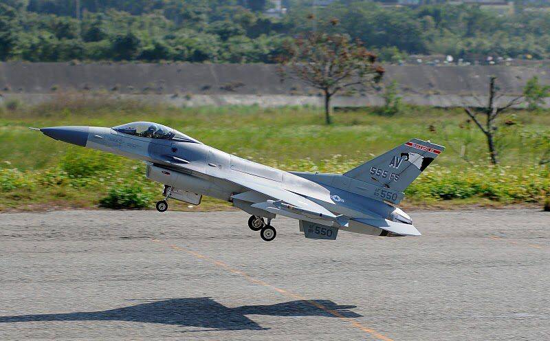 F-16 take off.jpg