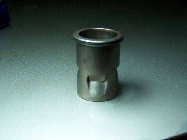 在氣缸壁外側進行研磨,加大進氣的流量-3(3面進氣皆已研磨完成)