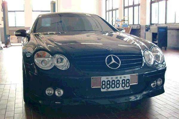超級車牌280萬得標