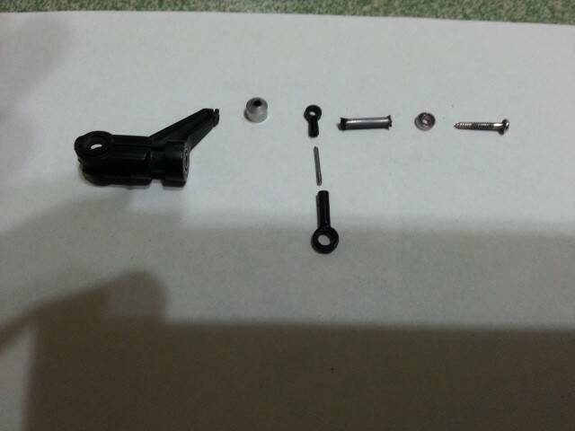 先來張暴炸圖零件有主葉夾 尾固定件  minicp拉桿 2*1碳纖管 尾軸承 1.2mm*11mm尖頭螺絲 130xccpm ...