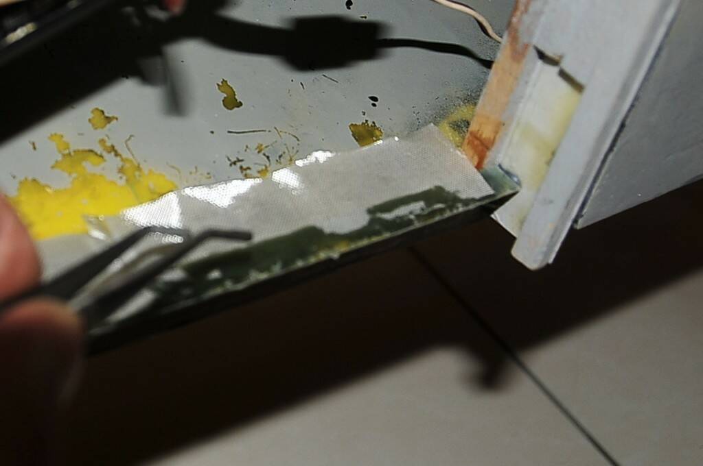 貼上調整PP刮板再刮環氧樹脂