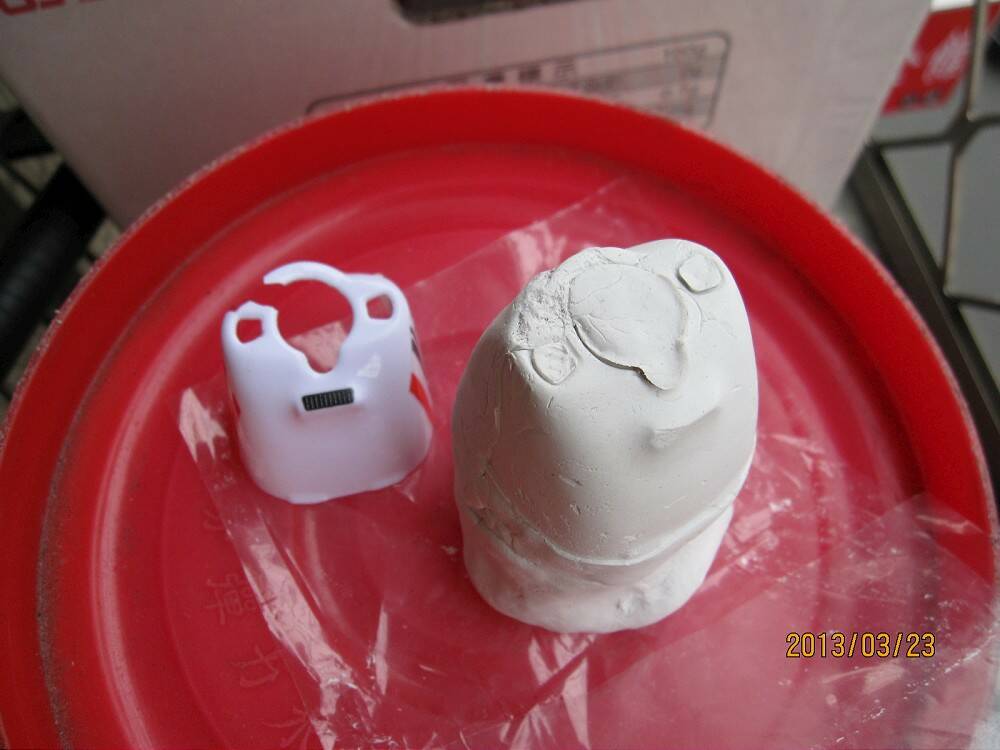 我是用紙貼土，一包三十元，再用原始機頭罩壓模的