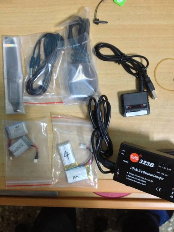 全新槳 傳輸線 音源線 電池四顆 充電器