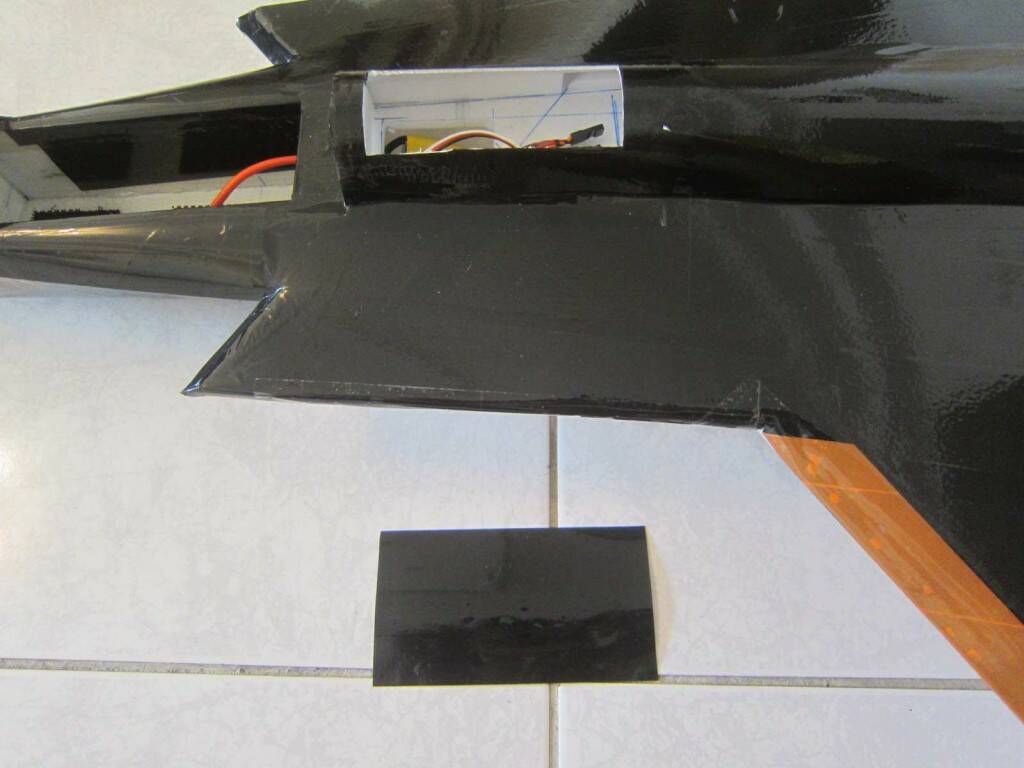 BEC與接收機裝入處膠蓋