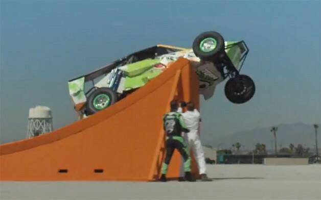 hot-wheels-corkscrew-jump-628-1347564936.jpg