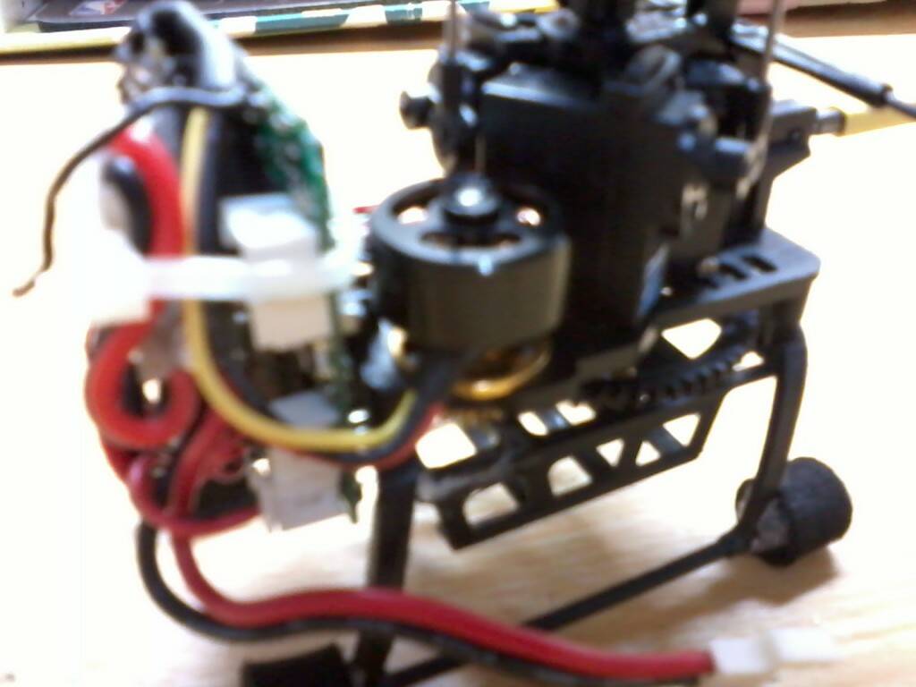 無刷近照..黑金剛14000KV 9T