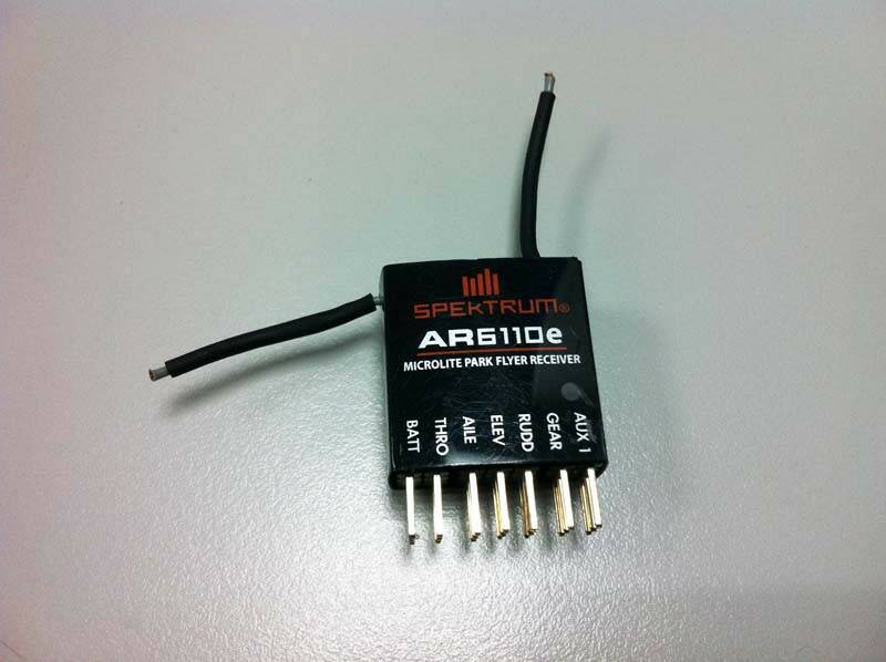 2.95成新 2.4G DSM2系統  正廠SPEKTRUM AR-6110E-微型六動接收器 NT:800元(含運)