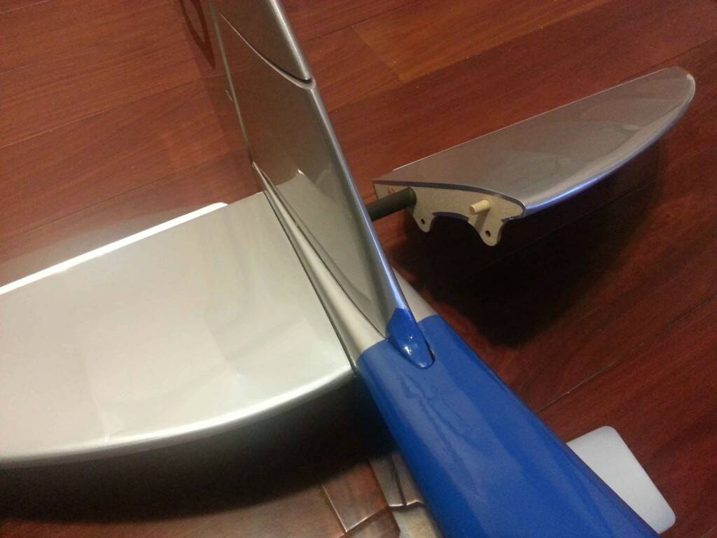 方向舵完成,水平尾翼是可拆式的