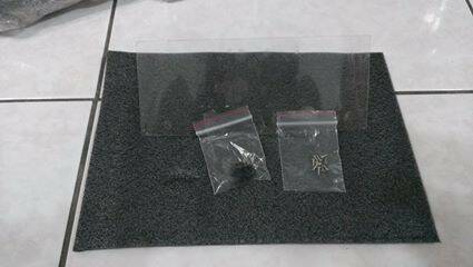 看了老半天原來那個衛生棉大小的透明版是......車殼 哇勒