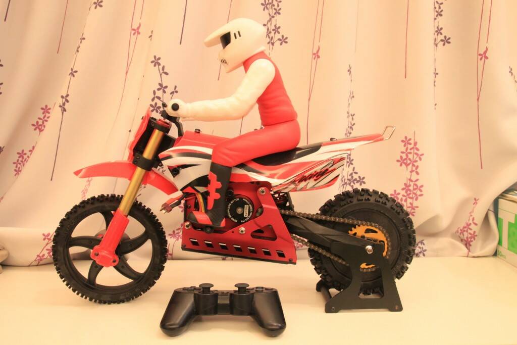 PS3把手放旁邊就是迷你