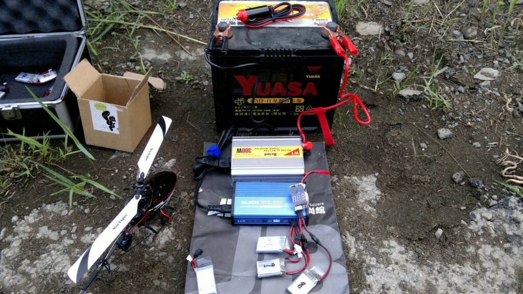 由於目前我手上的充電器都是吃AV110V的電，等加購UNA6後就能少帶一個DC12V轉AC110V的轉換器了 ...