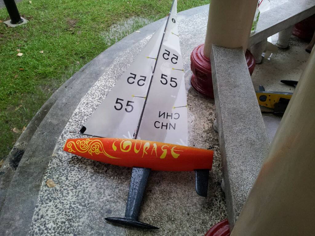 IOM躲雨中...也躺平