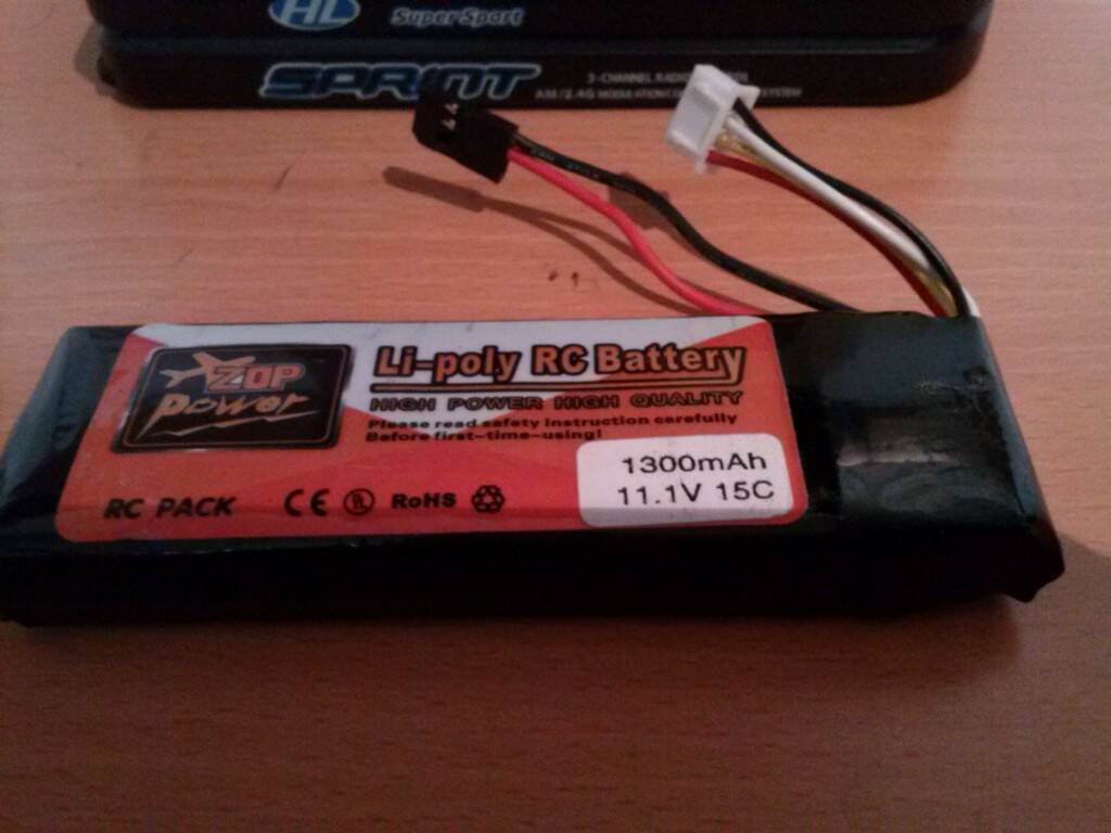 買恆龍大腳就送遙控器鋰電池1300mAh 11.1V 15C