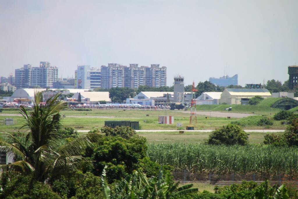 遠攝 台南機場 不知道有多少飛友 在那邊了