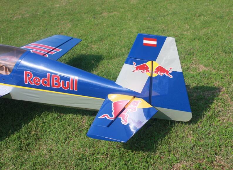 Red Bull EXTRA300LP 1.7M (3).jpg