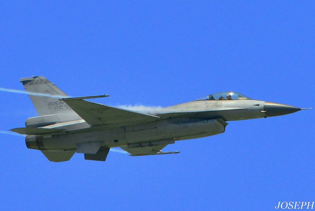 照片還沒整理好先灌個水台南空軍基地