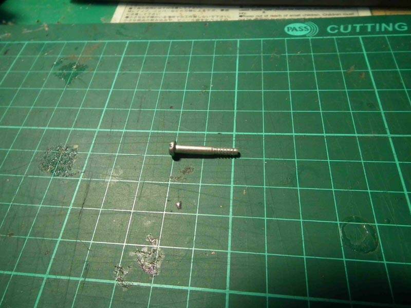 3.0mm的螺絲固定車殼