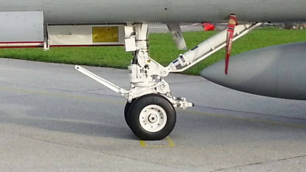 F-18鼻輪部特寫.