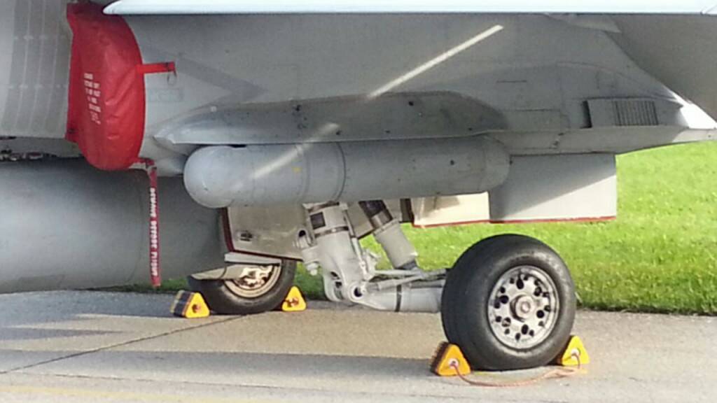 F-18主輪部特寫.
