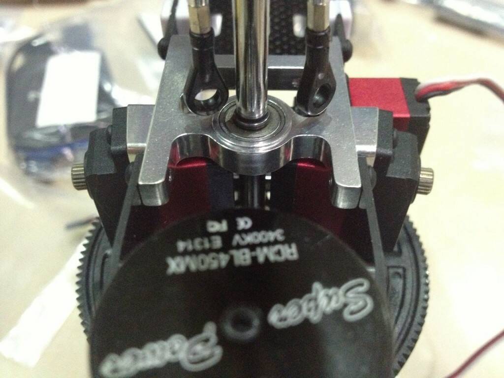 從機頭看過去..為什麼馬達是黑的?..因為亞拓撿貨人員沒撿到我訂的6s電池，只好先上舊馬達 ... ...