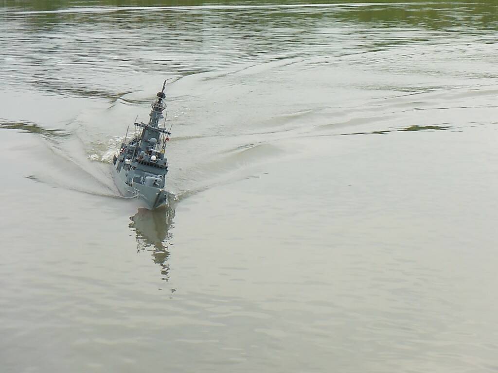 S0052512.JPG