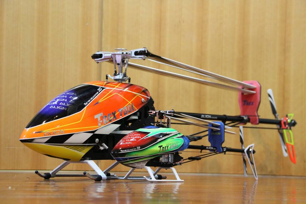 另一架為700L DFC比700E DFC更穩定好飛 ! 比正800E短一些(才稱為700L) 