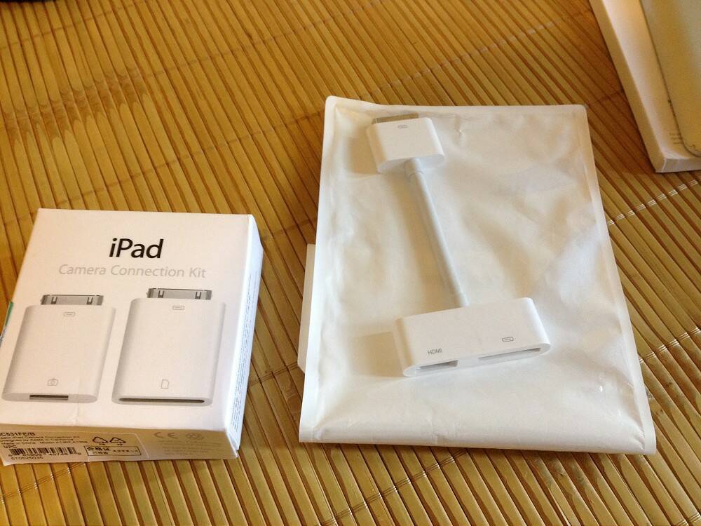 原廠配件 左圖可將資料傳輸要IPAD 右圖可將手機及平板圖像傳輸要銀幕
