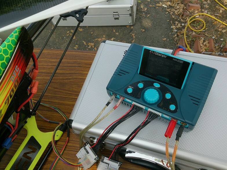 充電器新機王為飛友充電中