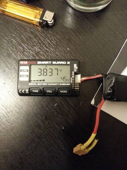 (充電約90出頭%)將近5分鐘下來後電壓