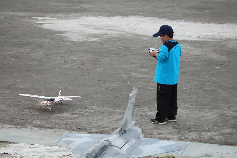 彰航易速達電動教練機.