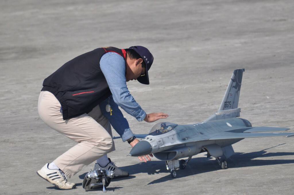 2013.12.01.F-16操演. 053_調整大小.jpg