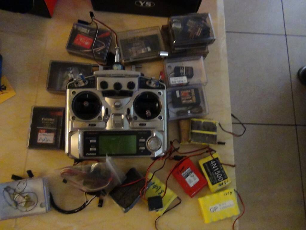 FUTABA小九含9個接收+電池售$6000