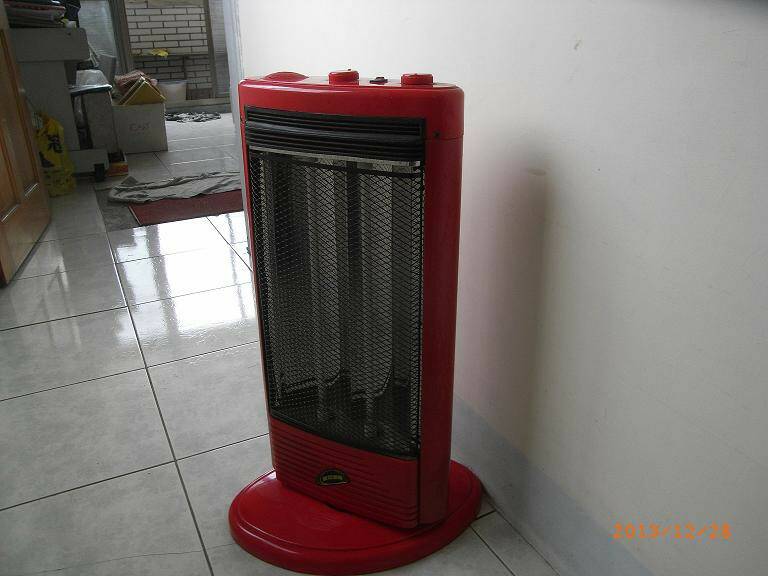 這台8.9成新可加水售$700元自取含運加100元