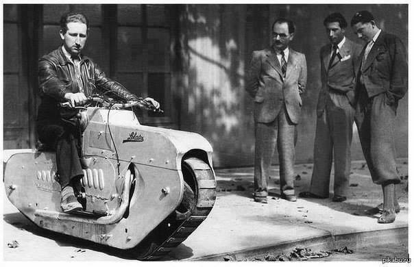 \\'Tank\\' motorcycle in 1939.jpg
