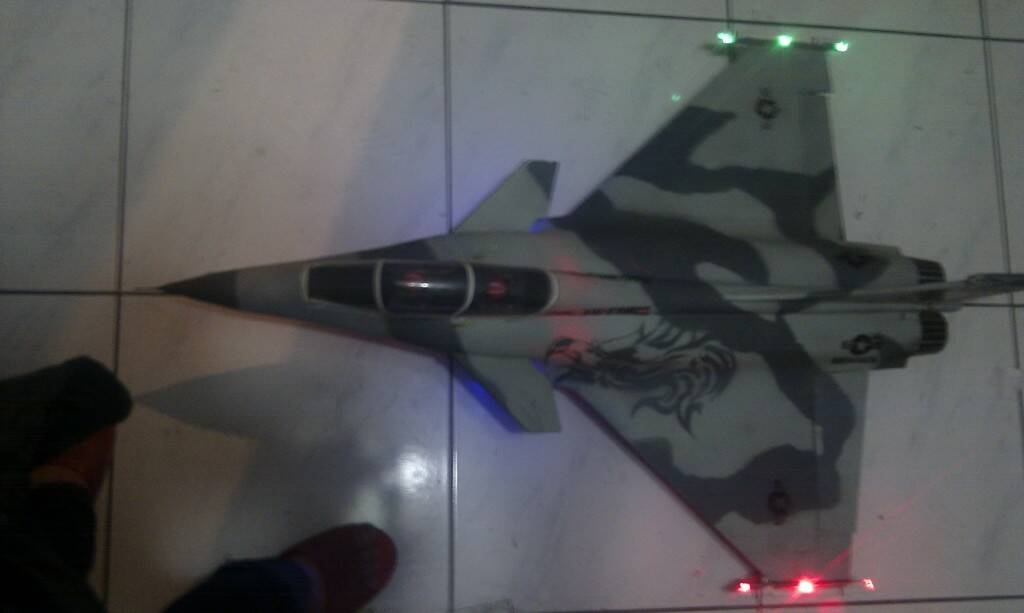 手工飆風70mm導風扇飛機有燈光  售3800元