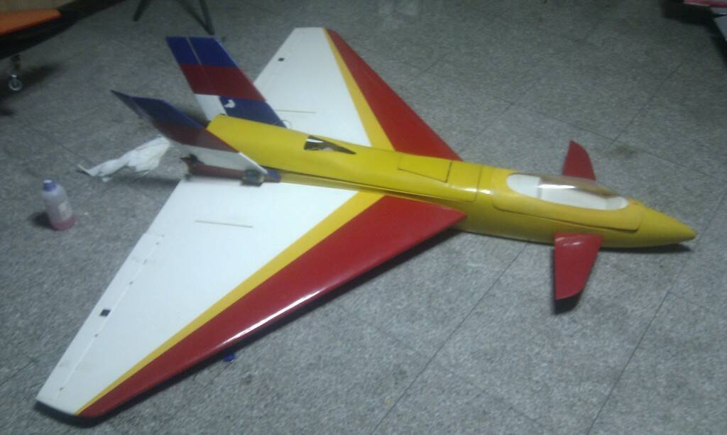 噴射三角翼練習機空機沒有腳架 售8000元8-10公斤噴射引擎