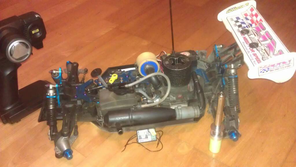 配備還有電夾充電器 油半桶
