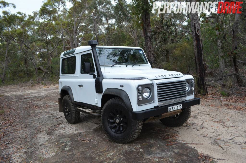 2012-Land-Rover-Defender-90-off-road-6.jpg