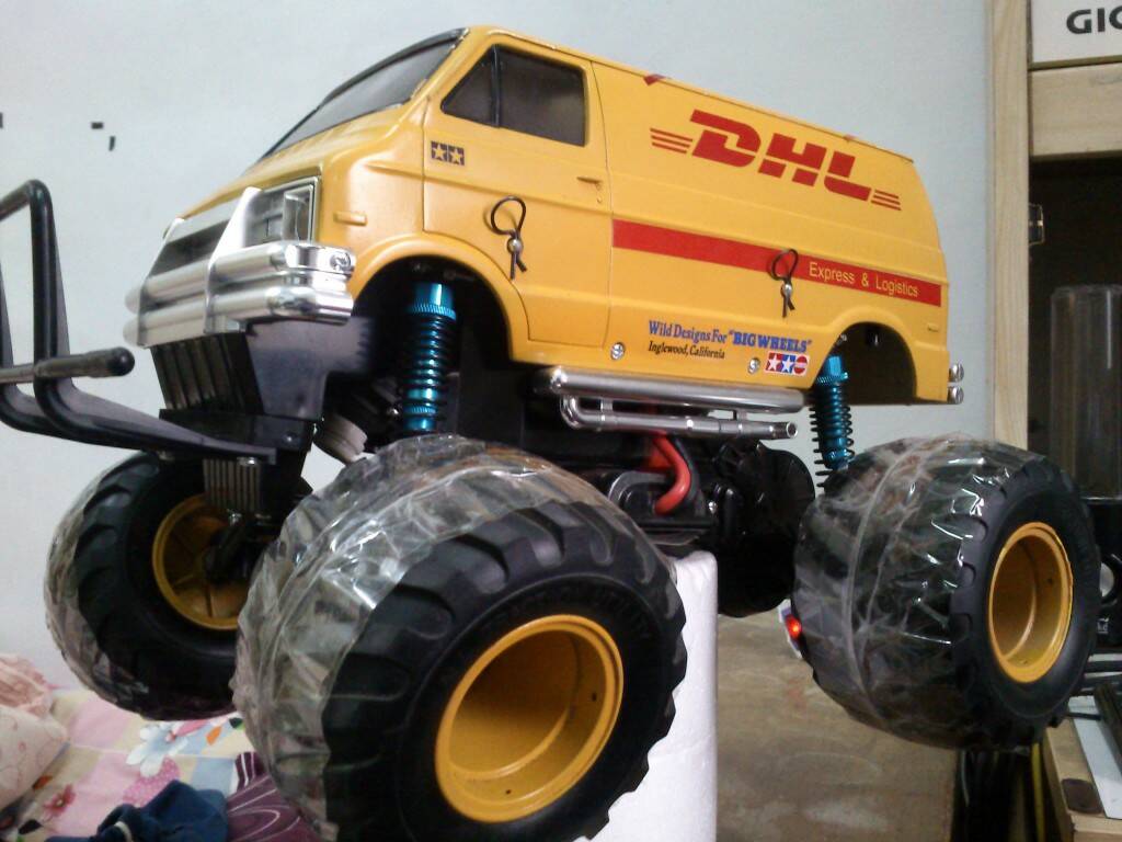 DHL LUNCH BOX