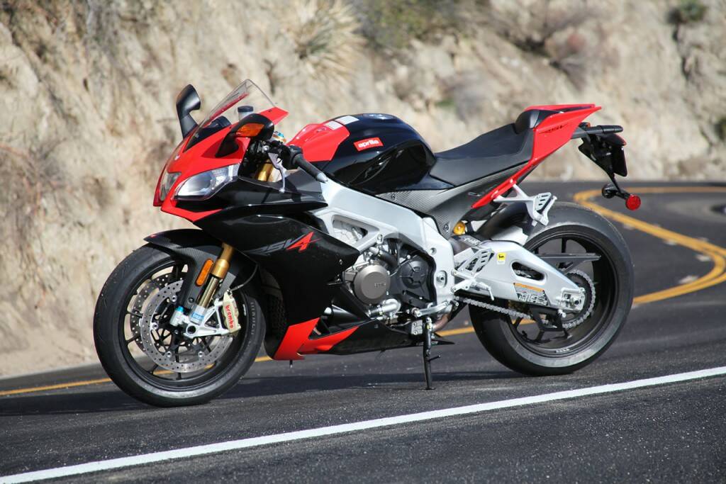 aprilia_rsv4_f_3-4.jpg