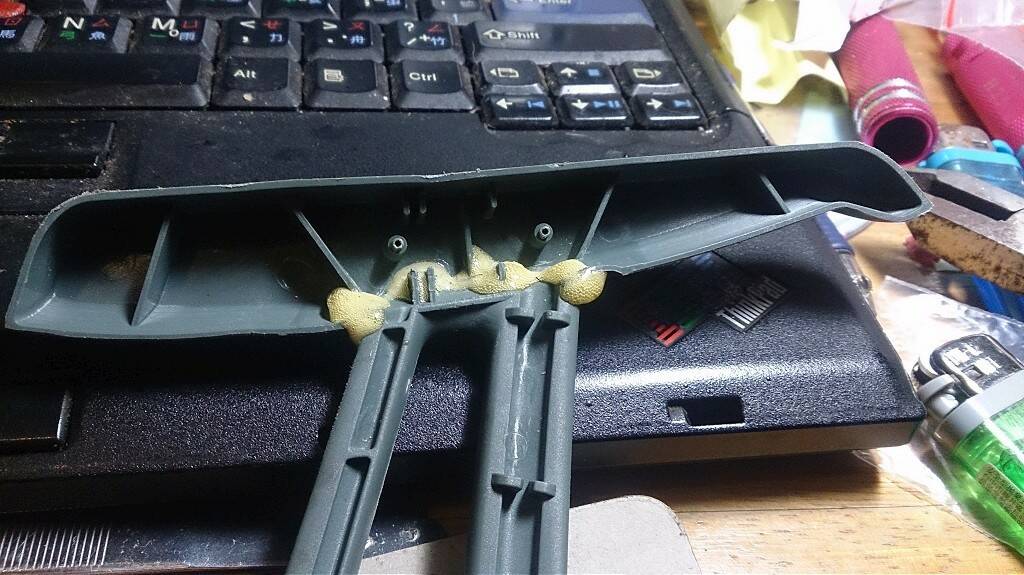 膠水會膨脹三倍
