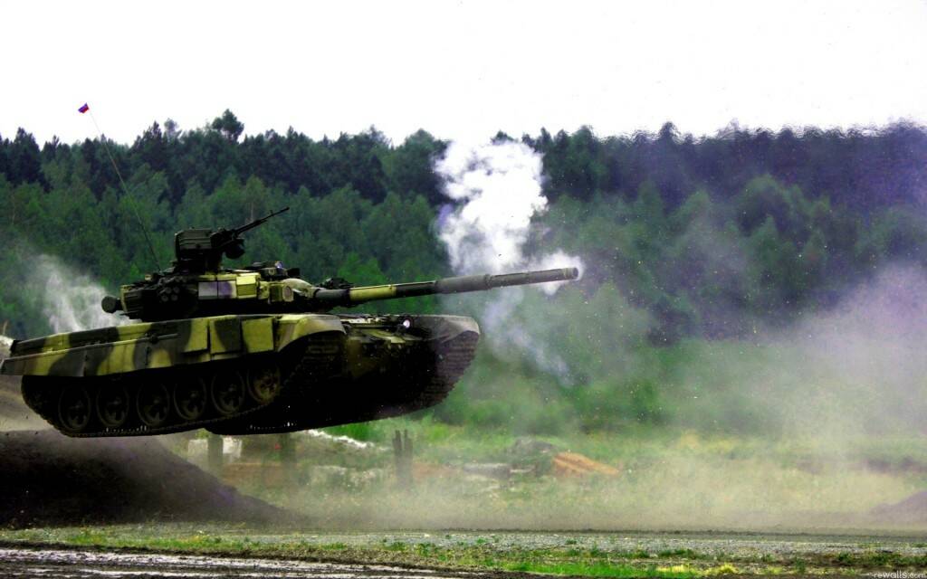 255746_t-90_-tank_-polet_-vystrel_avtomobili_mashiny_avto_1920x1200_(www.GdeFon.ru).jpg