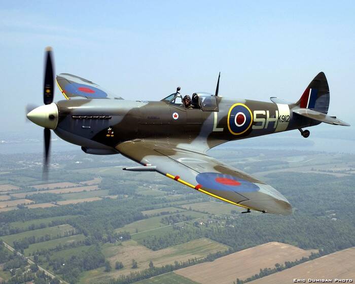 Supermarine-Spitfire-Mk_-IX.jpg